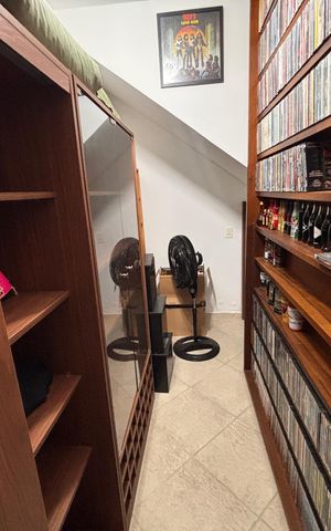Casa à venda com 277m², 4 quartos e 4 vagas Casa à venda com 277m², 4 quartos e 4 vagasQuarto de serviço