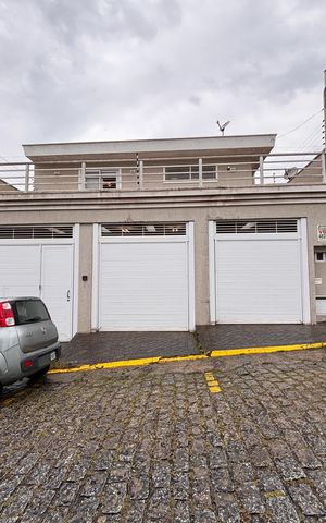 Casa à venda com 277m², 4 quartos e 4 vagas Casa à venda com 277m², 4 quartos e 4 vagasFachada