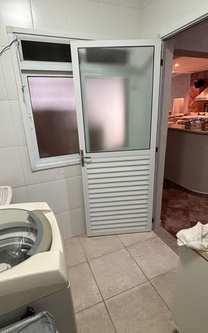 Casa à venda com 277m², 4 quartos e 4 vagas Casa à venda com 277m², 4 quartos e 4 vagasÁrea de serviço