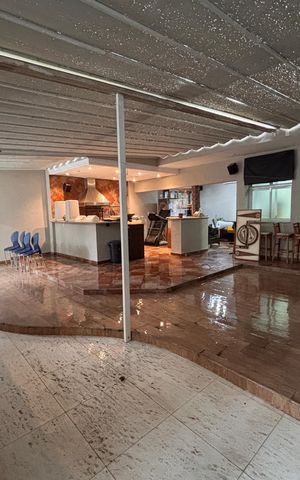 Casa à venda com 277m², 4 quartos e 4 vagas Casa à venda com 277m², 4 quartos e 4 vagasChurrasqueira