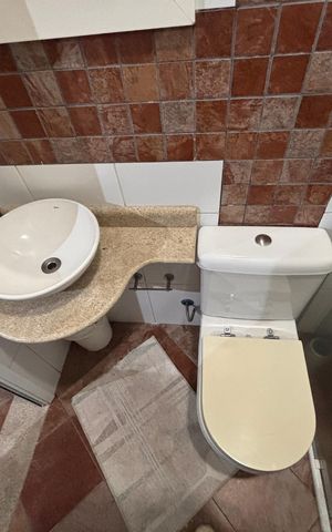 Casa à venda com 277m², 4 quartos e 4 vagas Casa à venda com 277m², 4 quartos e 4 vagasBanheiro Churrasqueira