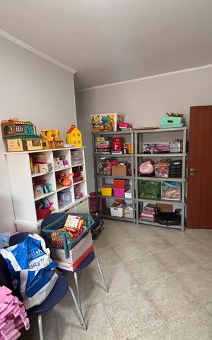 Casa à venda com 277m², 4 quartos e 4 vagas Casa à venda com 277m², 4 quartos e 4 vagasSala edicula