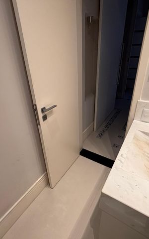 Casa à venda com 277m², 4 quartos e 4 vagas Casa à venda com 277m², 4 quartos e 4 vagasBanheiro 1