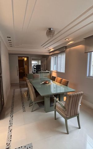 Casa à venda com 277m², 4 quartos e 4 vagas Casa à venda com 277m², 4 quartos e 4 vagasSala de jantar