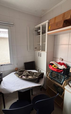 Casa à venda com 277m², 4 quartos e 4 vagas Casa à venda com 277m², 4 quartos e 4 vagasCozinha edícula