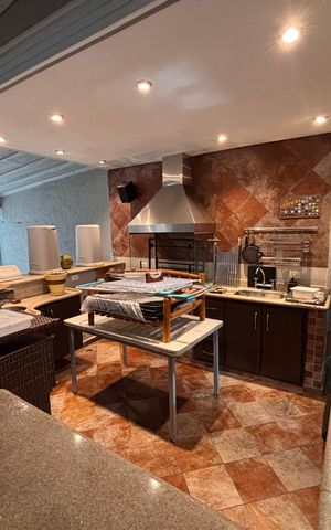 Casa à venda com 277m², 4 quartos e 4 vagas Casa à venda com 277m², 4 quartos e 4 vagasChurrasqueira