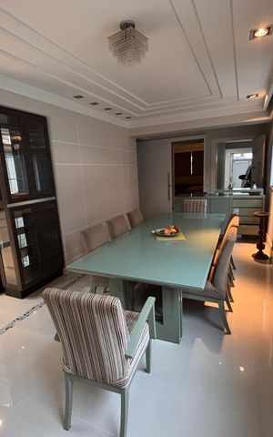 Casa à venda com 277m², 4 quartos e 4 vagas Casa à venda com 277m², 4 quartos e 4 vagasSala de jantar