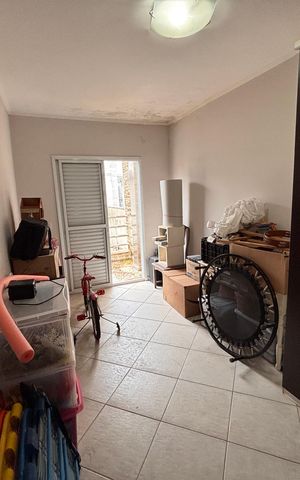 Casa à venda com 277m², 4 quartos e 4 vagas Casa à venda com 277m², 4 quartos e 4 vagasQuarto edícula