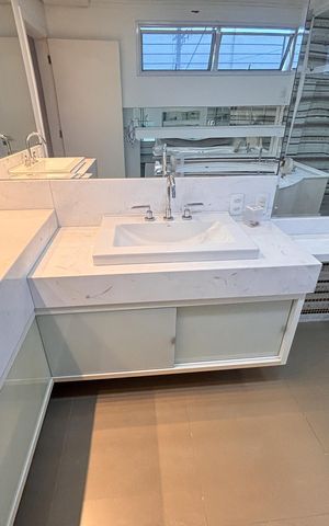 Casa à venda com 277m², 4 quartos e 4 vagas Casa à venda com 277m², 4 quartos e 4 vagasBanheiro Suíte 1