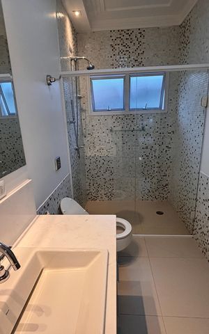 Casa à venda com 277m², 4 quartos e 4 vagas Casa à venda com 277m², 4 quartos e 4 vagasBanheiro Suite 3