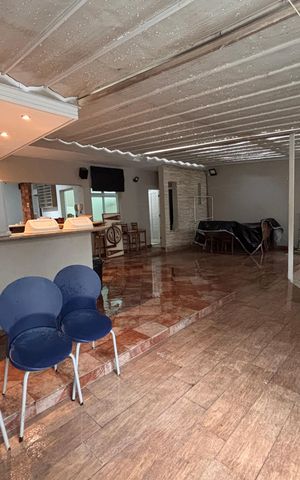 Casa à venda com 277m², 4 quartos e 4 vagas Casa à venda com 277m², 4 quartos e 4 vagasChurrasqueira