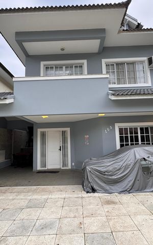 Casa de condomínio para alugar com 175m², 4 quartos e 2 vagas Casa de condomínio para alugar com 175m², 4 quartos e 2 vagasÁrea externa