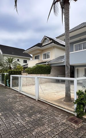 Casa de condomínio para alugar com 175m², 4 quartos e 2 vagas Casa de condomínio para alugar com 175m², 4 quartos e 2 vagasFachada