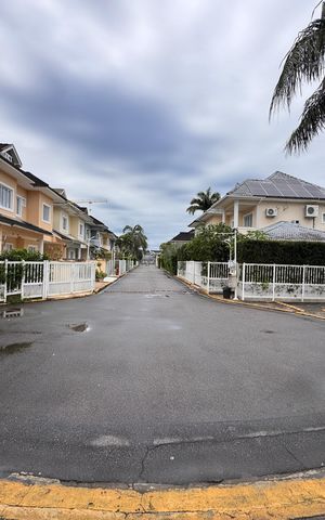 Casa de condomínio para alugar com 175m², 4 quartos e 2 vagas Casa de condomínio para alugar com 175m², 4 quartos e 2 vagasÁrea comum