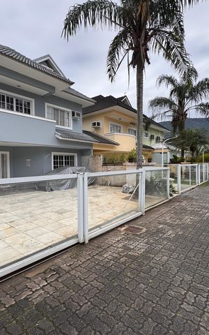 Casa de condomínio para alugar com 175m², 4 quartos e 2 vagas Casa de condomínio para alugar com 175m², 4 quartos e 2 vagasFachada