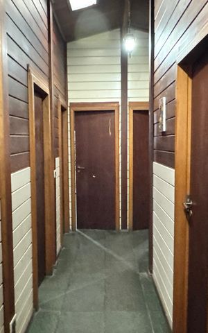 Casa de condomínio para alugar com 250m², 3 quartos e 8 vagasCorredor
