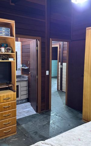 Casa de condomínio para alugar com 250m², 3 quartos e 8 vagasSuíte