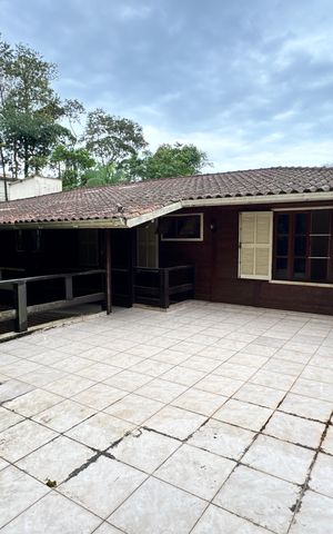 Casa de condomínio para alugar com 250m², 3 quartos e 8 vagasÁrea externa