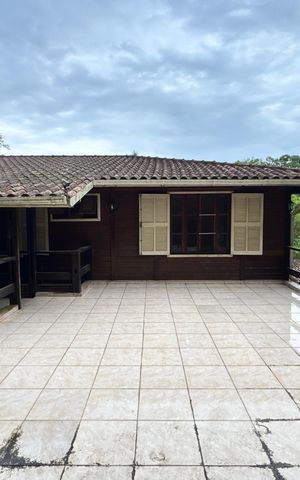 Casa de condomínio para alugar com 250m², 3 quartos e 8 vagasÁrea externa