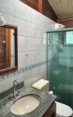 Casa de condomínio para alugar com 250m², 3 quartos e 8 vagasBanheiro