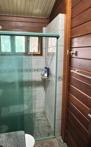 Casa de condomínio para alugar com 250m², 3 quartos e 8 vagasBanheiro