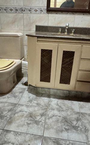 Casa de condomínio para alugar com 250m², 3 quartos e 8 vagasBanheiro da Suíte