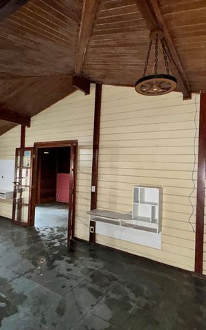 Casa de condomínio para alugar com 250m², 3 quartos e 8 vagasSala 1