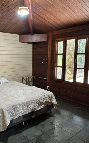Casa de condomínio para alugar com 250m², 3 quartos e 8 vagasSuíte