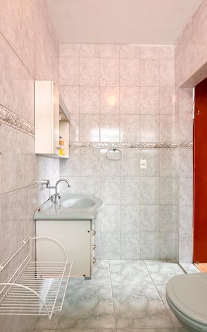 Casa para alugar com 153m², 3 quartos e 2 vagas Casa para alugar com 153m², 3 quartos e 2 vagasBanheiro Social