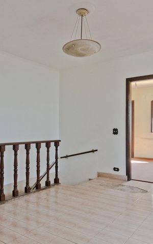 Casa à venda com 146m², 3 quartos e 5 vagas Casa à venda com 146m², 3 quartos e 5 vagasSala