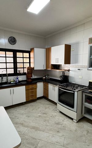 Casa de condomínio para alugar com 300m², 4 quartos e 2 vagas Casa de condomínio para alugar com 300m², 4 quartos e 2 vagasCozinha