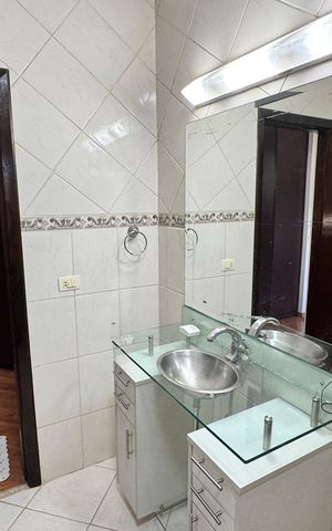 Casa de condomínio para alugar com 300m², 4 quartos e 2 vagas Casa de condomínio para alugar com 300m², 4 quartos e 2 vagasBanheiro da Suíte 1