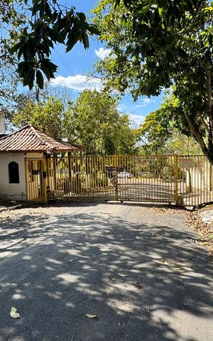 Casa de condomínio para alugar com 300m², 4 quartos e 2 vagas Casa de condomínio para alugar com 300m², 4 quartos e 2 vagasFachada e portaria