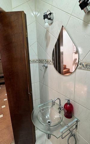 Casa de condomínio para alugar com 300m², 4 quartos e 2 vagas Casa de condomínio para alugar com 300m², 4 quartos e 2 vagasLavabo