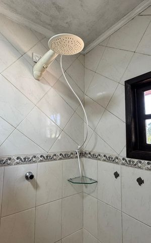 Casa de condomínio para alugar com 300m², 4 quartos e 2 vagas Casa de condomínio para alugar com 300m², 4 quartos e 2 vagasBanheiro da Suíte 1