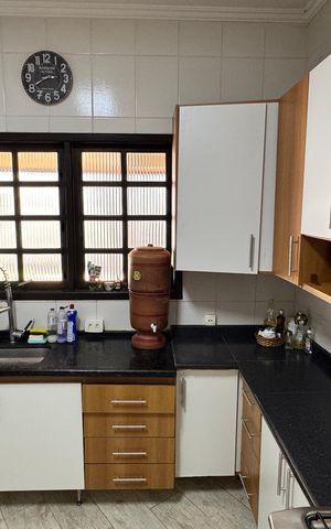 Casa de condomínio para alugar com 300m², 4 quartos e 2 vagas Casa de condomínio para alugar com 300m², 4 quartos e 2 vagasCozinha - Armários