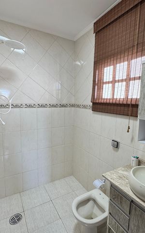 Casa de condomínio para alugar com 300m², 4 quartos e 2 vagas Casa de condomínio para alugar com 300m², 4 quartos e 2 vagasBanheiro suite 2