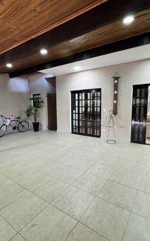 Casa de condomínio para alugar com 300m², 4 quartos e 2 vagas Casa de condomínio para alugar com 300m², 4 quartos e 2 vagasGaragem