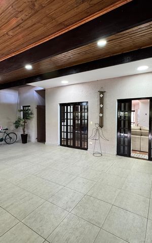 Casa de condomínio para alugar com 300m², 4 quartos e 2 vagas Casa de condomínio para alugar com 300m², 4 quartos e 2 vagasGaragem