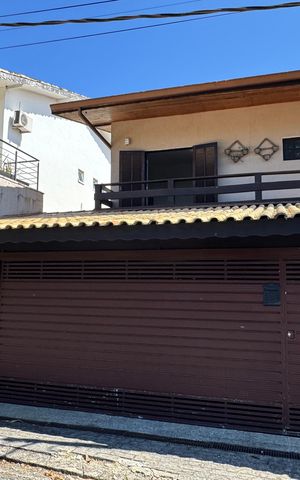 Casa de condomínio para alugar com 300m², 4 quartos e 2 vagas Casa de condomínio para alugar com 300m², 4 quartos e 2 vagasFachada