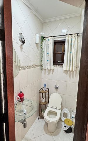 Casa de condomínio para alugar com 300m², 4 quartos e 2 vagas Casa de condomínio para alugar com 300m², 4 quartos e 2 vagasLavabo