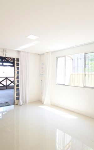 Casa para alugar com 216m², 3 quartos e 2 vagasSala