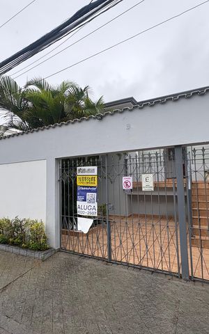 Casa para alugar com 130m², 3 quartos e 1 vaga Casa para alugar com 130m², 3 quartos e 1 vagaFachada