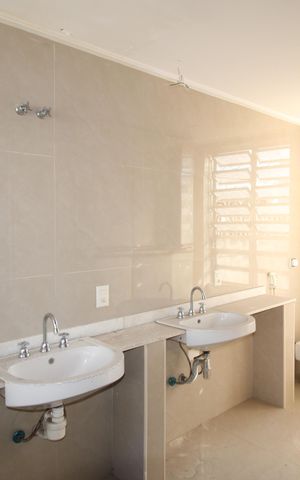 Casa para alugar com 500m², 4 quartos e 2 vagasBanheiro 2