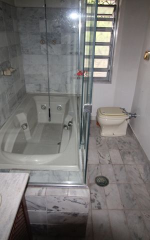 Casa para alugar com 500m², 4 quartos e 2 vagasBanheiro