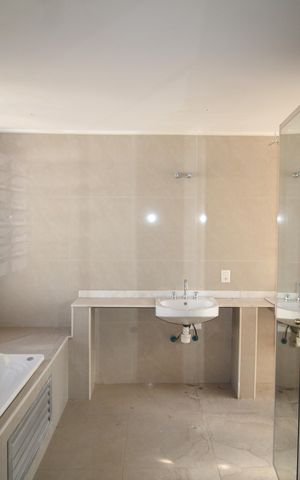 Casa para alugar com 500m², 4 quartos e 2 vagasBanheiro 2