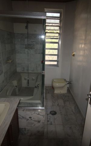 Casa para alugar com 500m², 4 quartos e 2 vagasBanheiro