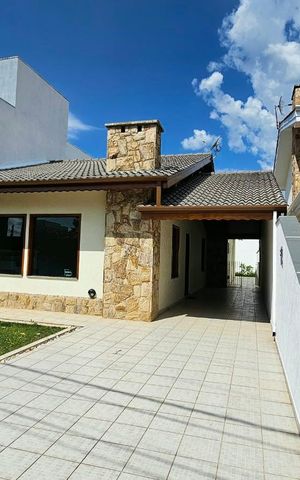Casa de condomínio para alugar com 160m², 3 quartos e 2 vagas Casa de condomínio para alugar com 160m², 3 quartos e 2 vagasFachada