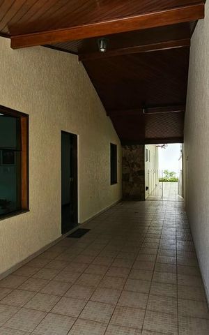 Casa de condomínio para alugar com 160m², 3 quartos e 2 vagas Casa de condomínio para alugar com 160m², 3 quartos e 2 vagasCorredor acesso
