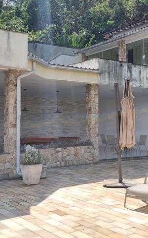 Casa de condomínio à venda com 1251m², 6 quartos e 5 vagas Casa de condomínio à venda com 1251m², 6 quartos e 5 vagasÁrea externa